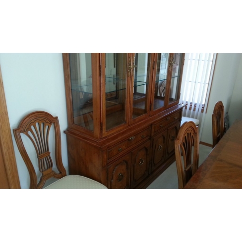 Thomasville Serenade Walnut 13 pc Dining Room Suite, Immaculate